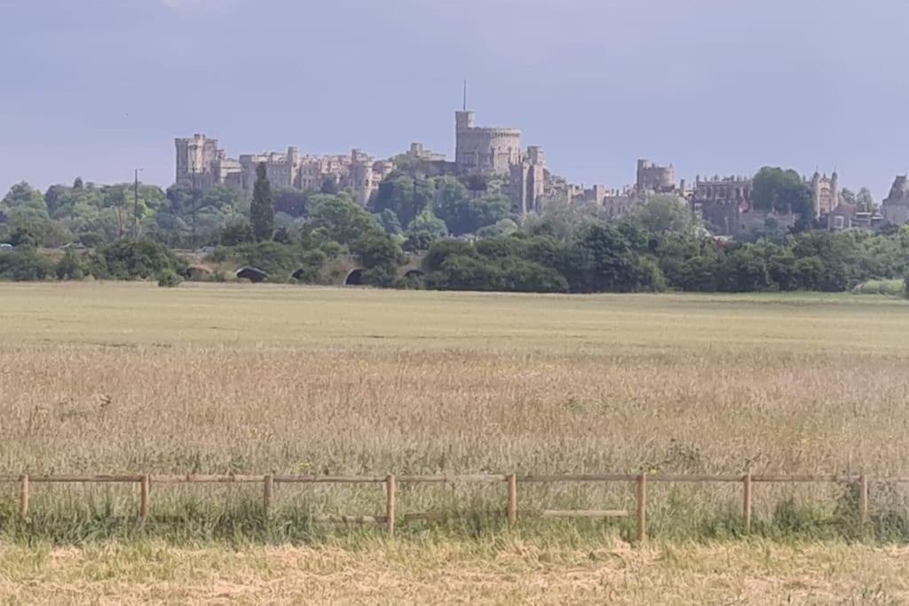 Family Home, View Of Windsor Castle Dorney Exteriör bild