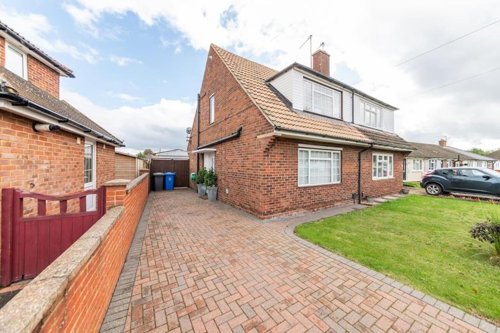 Family Home, View Of Windsor Castle Dorney Exteriör bild